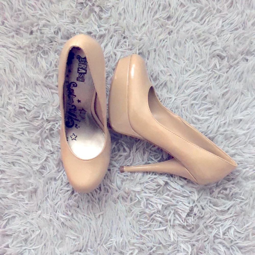 Ladies nude pumps 4” heel